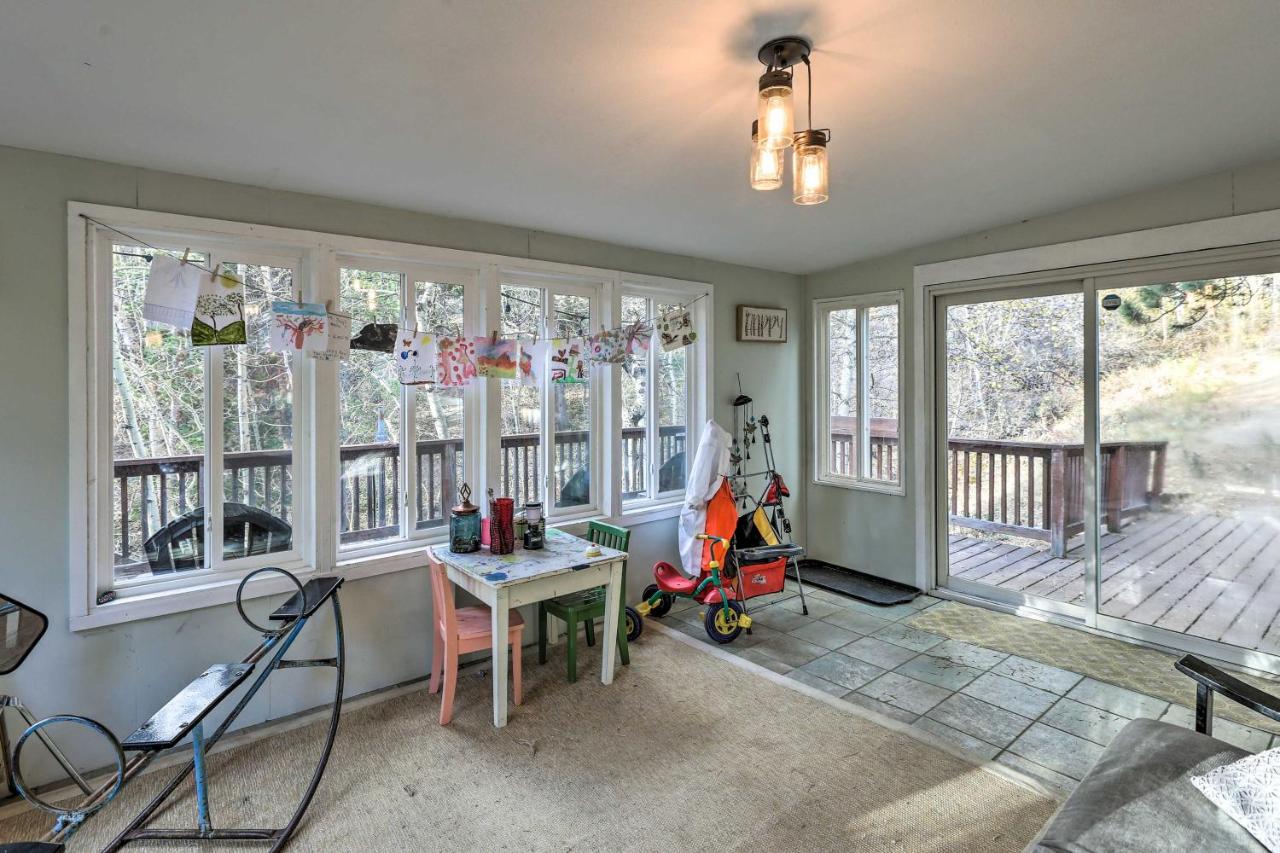 Stunning Golden Home With Deck About 35 Mi To Denver! Екстериор снимка
