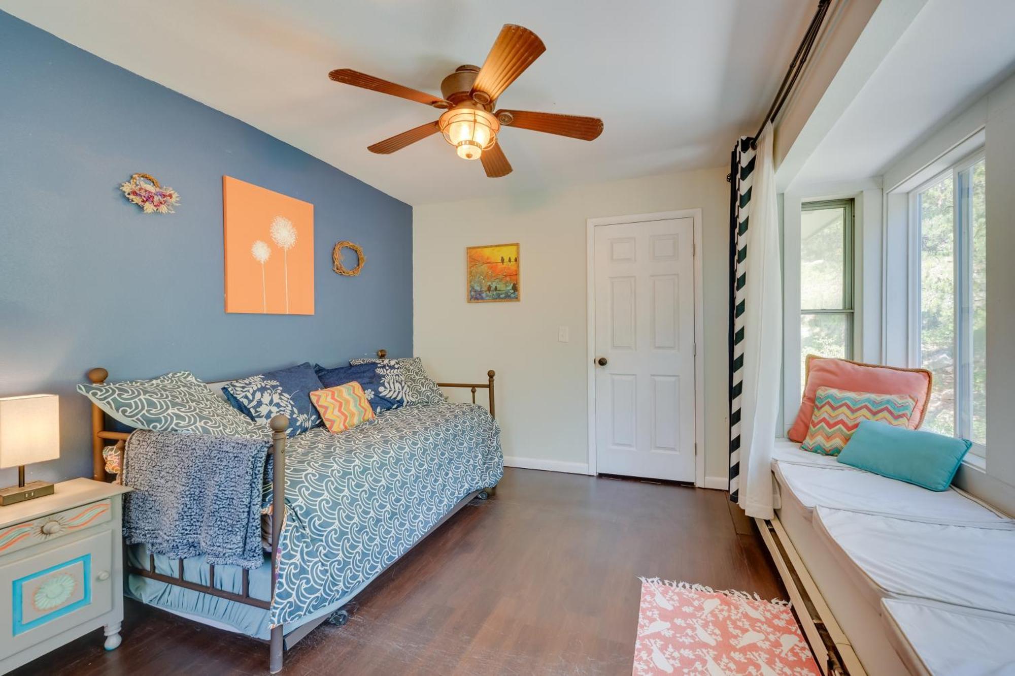 Stunning Golden Home With Deck About 35 Mi To Denver! Екстериор снимка