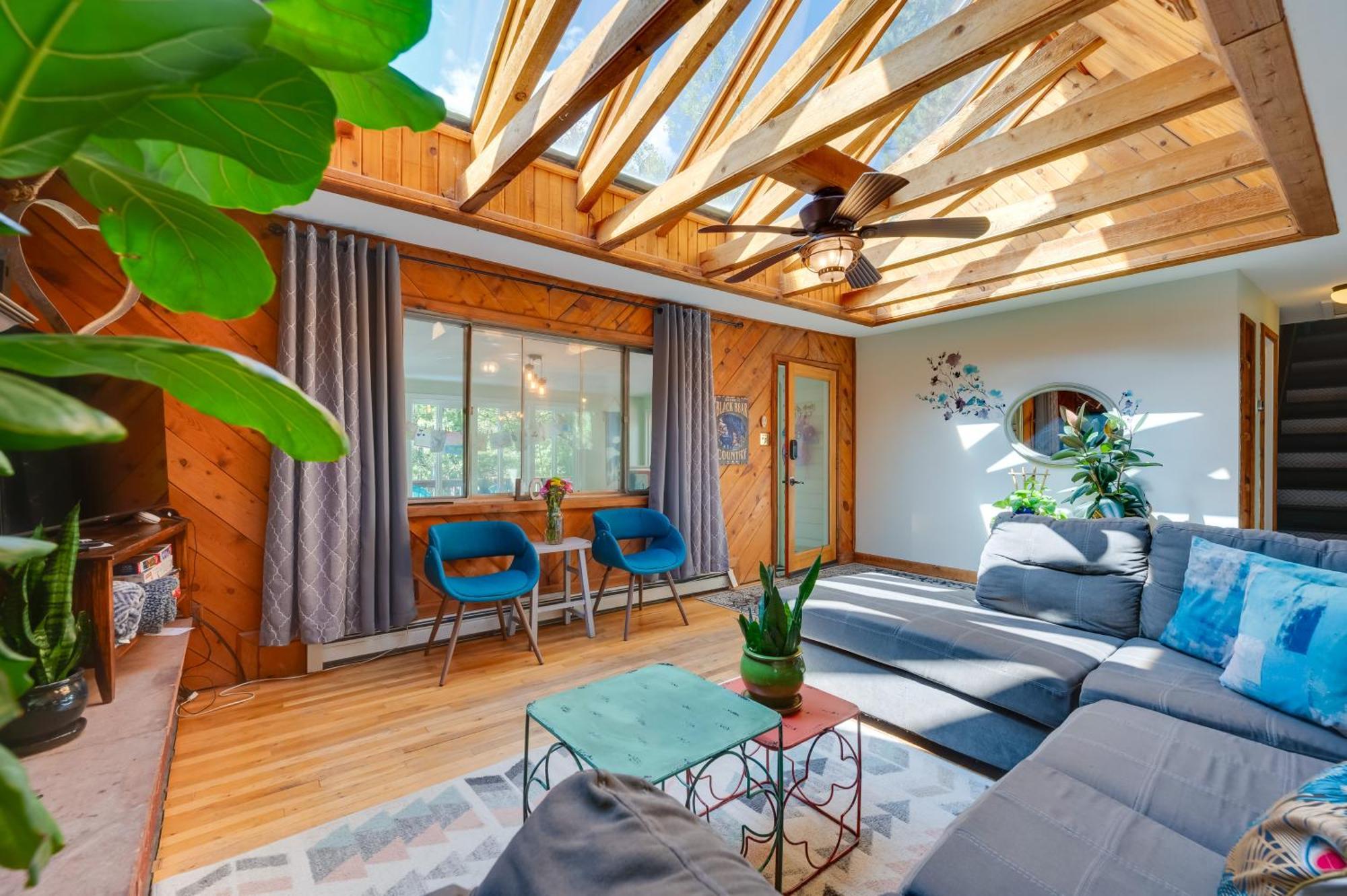 Stunning Golden Home With Deck About 35 Mi To Denver! Екстериор снимка