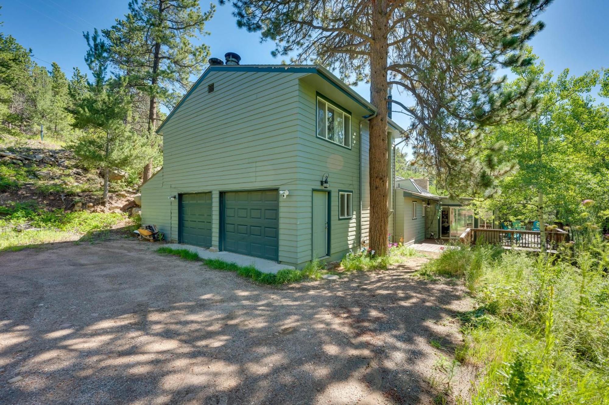 Stunning Golden Home With Deck About 35 Mi To Denver! Екстериор снимка