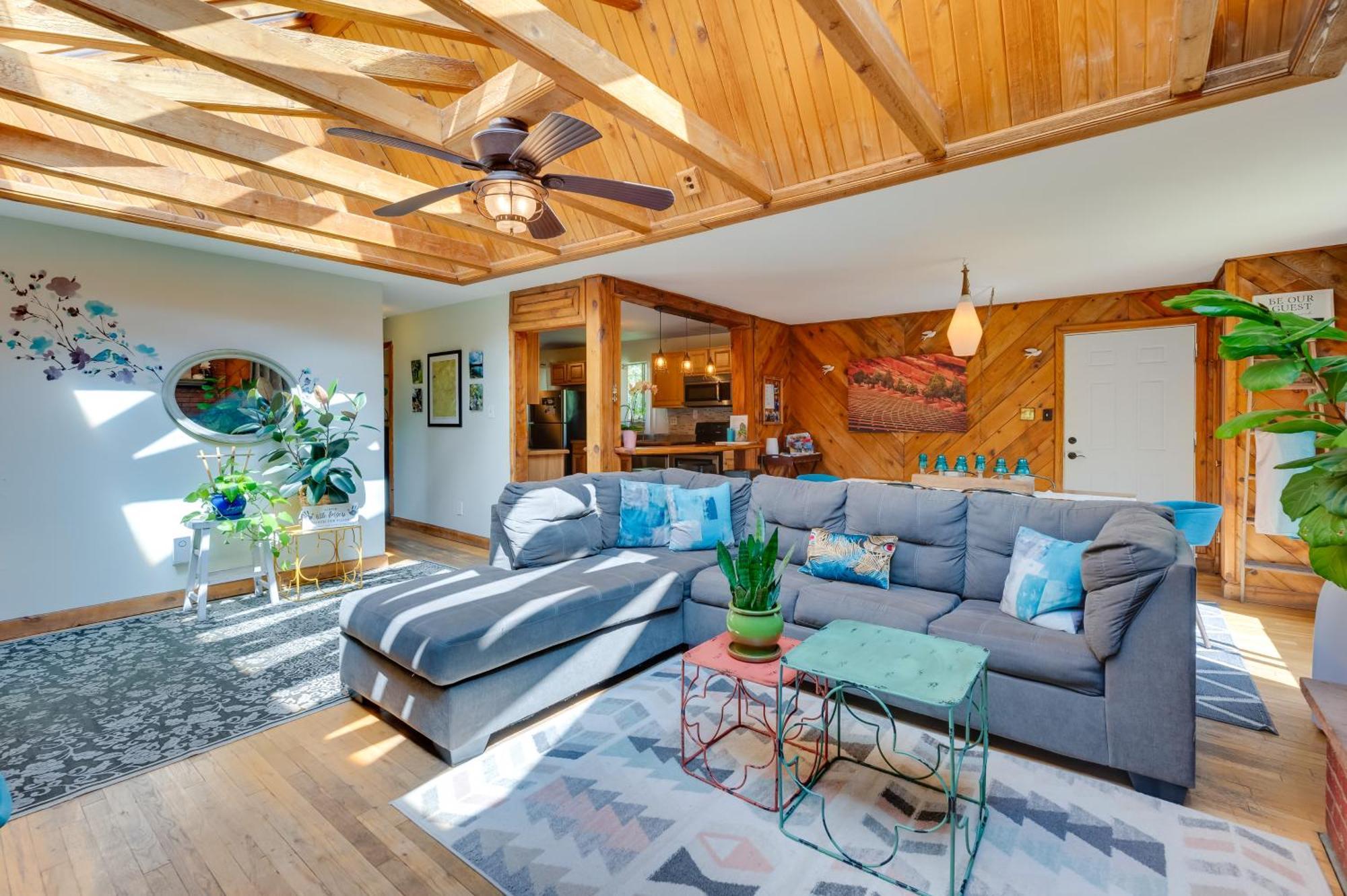 Stunning Golden Home With Deck About 35 Mi To Denver! Екстериор снимка
