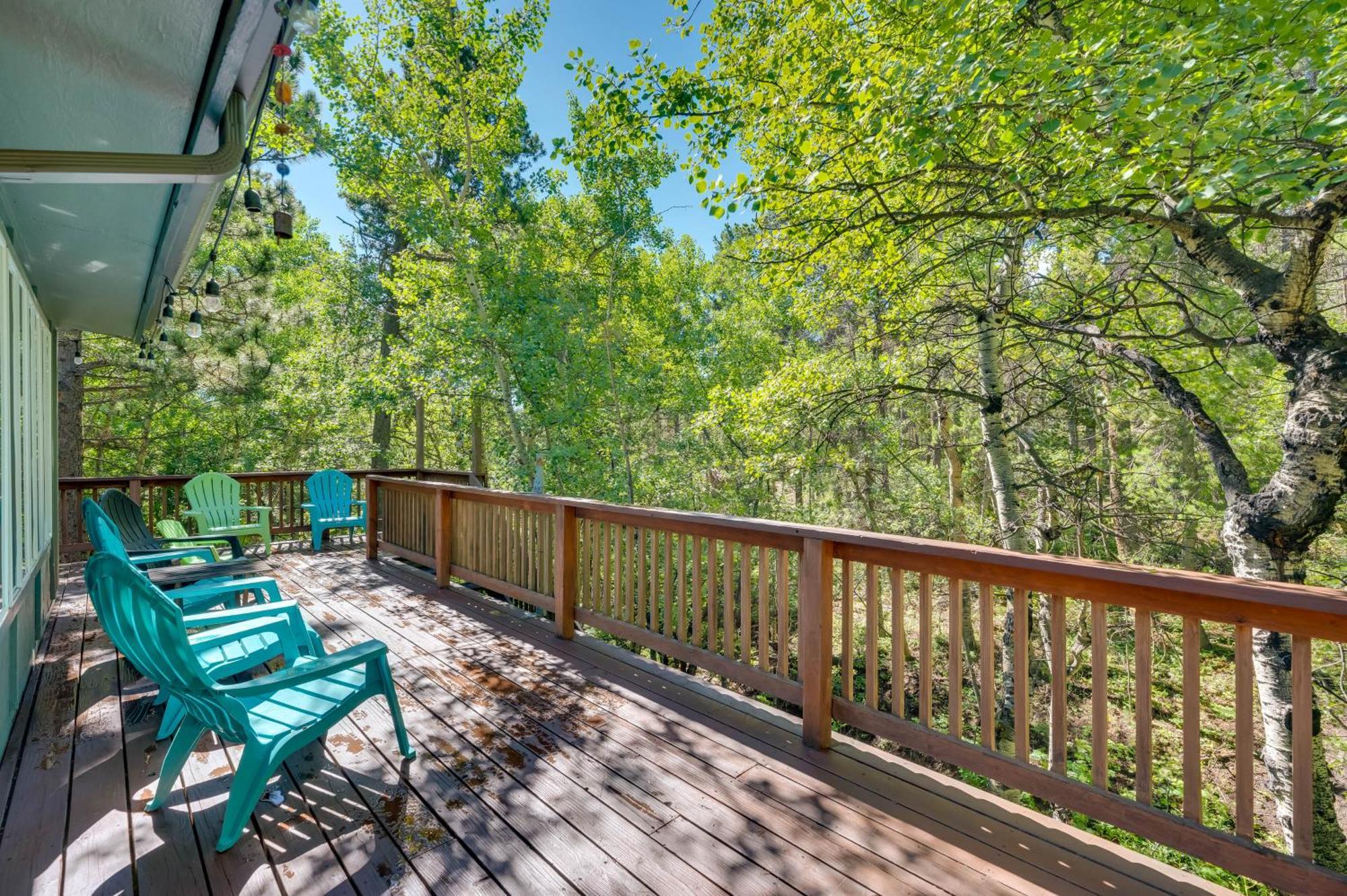 Stunning Golden Home With Deck About 35 Mi To Denver! Екстериор снимка